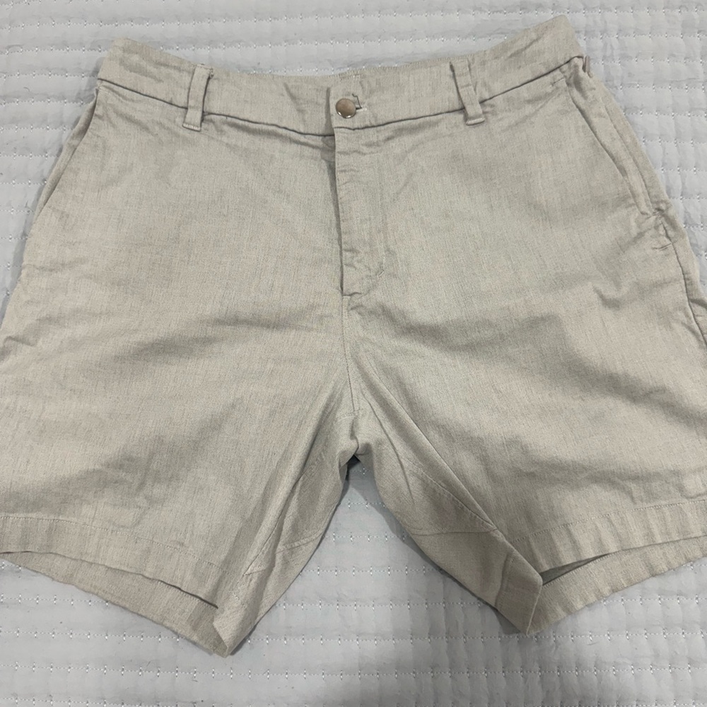 Lululemon Athletica Light Tan Flat Front Shorts 7” inseam